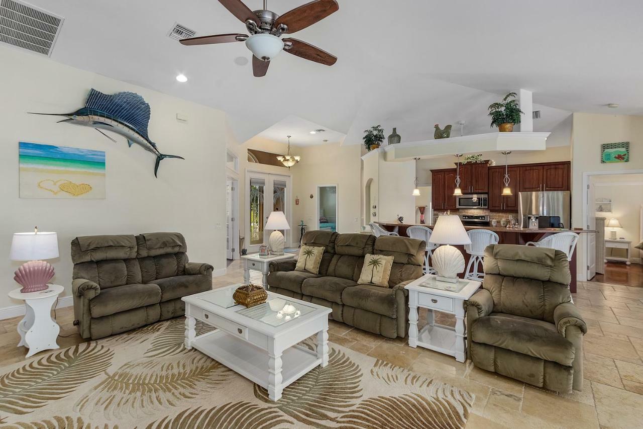 Hébergement de vacances Luxury Home, Hot Tub, Heated Pool, Tiki Bar - Spain Cape Coral