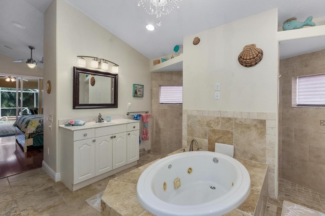 Luxury Home, Hot Tub, Heated Pool, Tiki Bar - Spain Hébergement de vacances