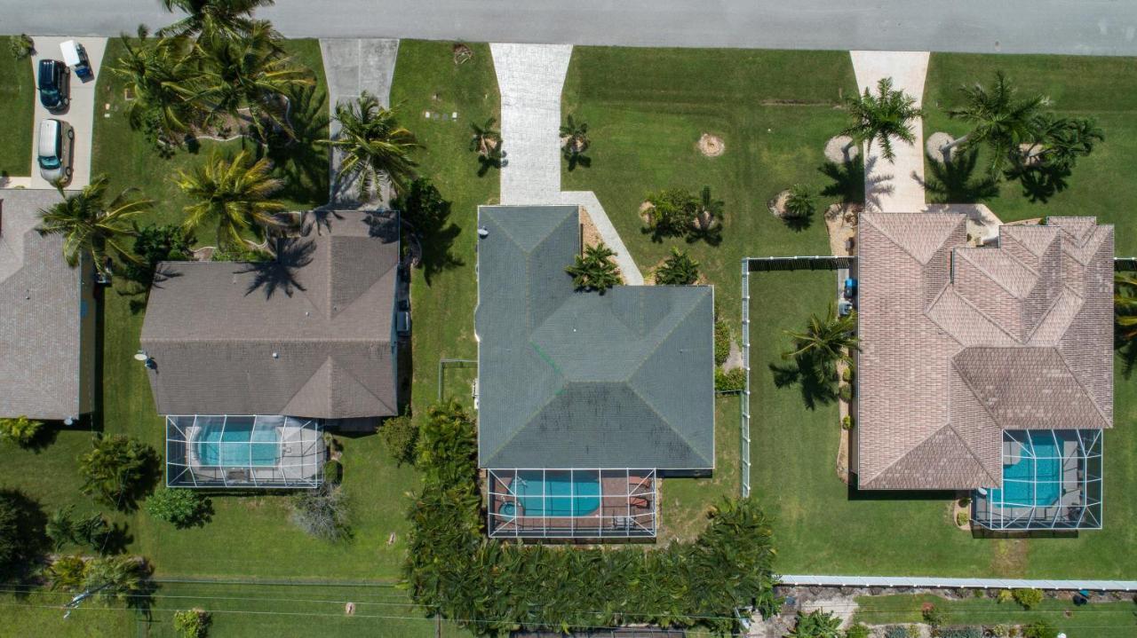 Luxury Home, Hot Tub, Heated Pool, Tiki Bar - Spain Hébergement de vacances Cape Coral